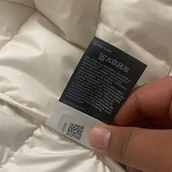 The North Face Women's Off-White Puffer Jacket - Picture 2 of 9